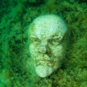 underwater-bust-of-lenin